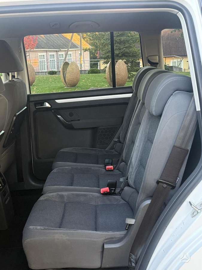 Volkswagen Touran 2014 — photo 35