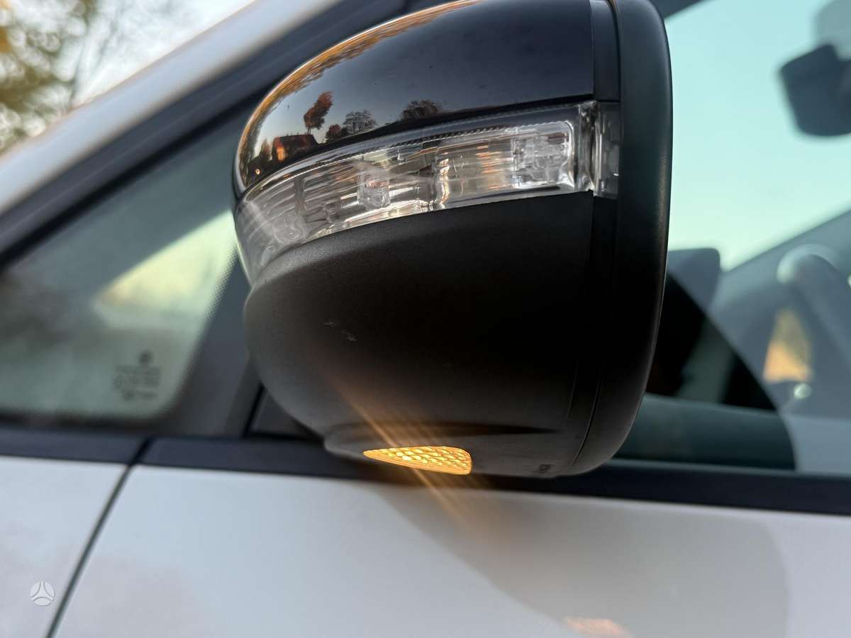 Volkswagen Touran 2014 — photo 41