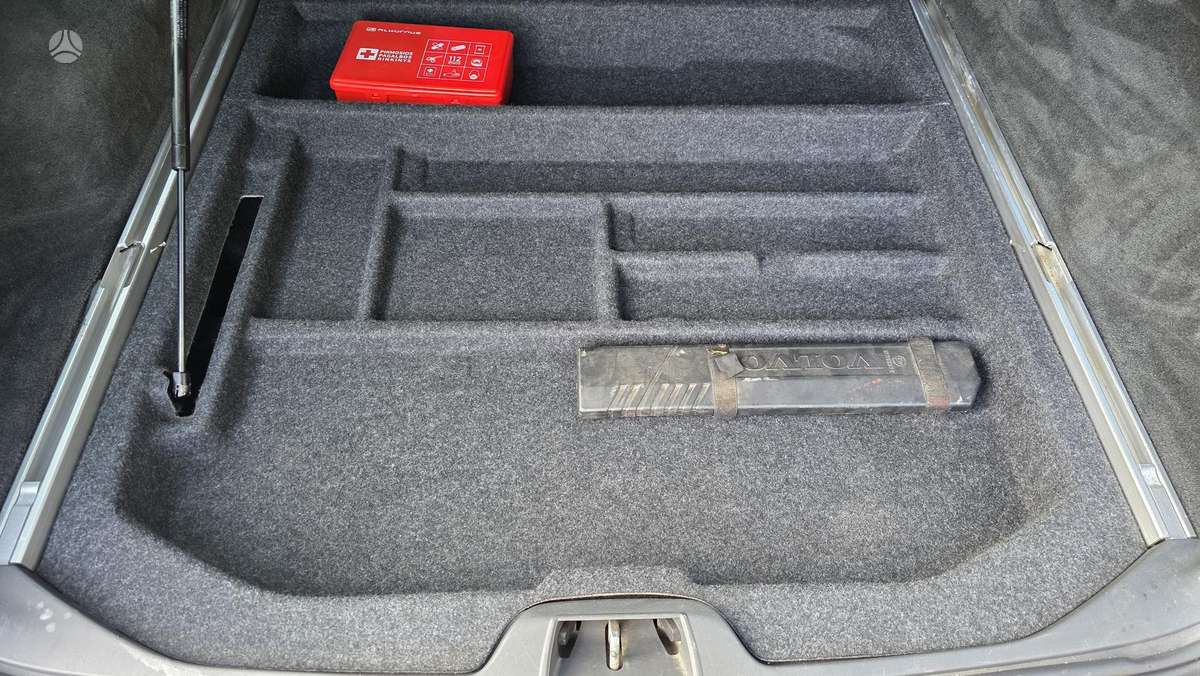 Volvo V70 2008 — photo 32
