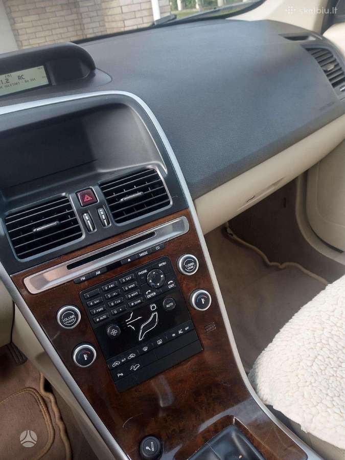 Volvo XC60 2009 — interior