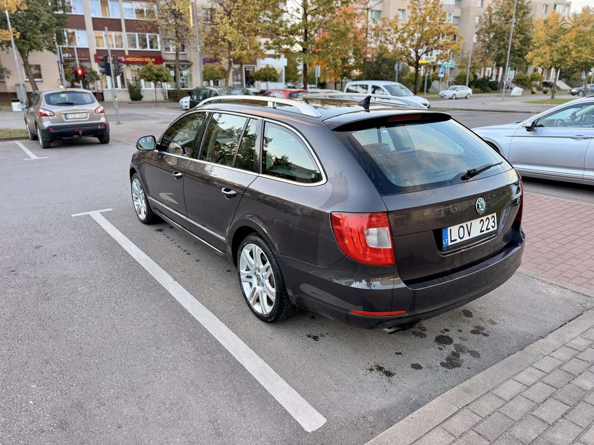 Skoda Superb 2010 — двигун 1968 cm³, 140 HP (103kW)
