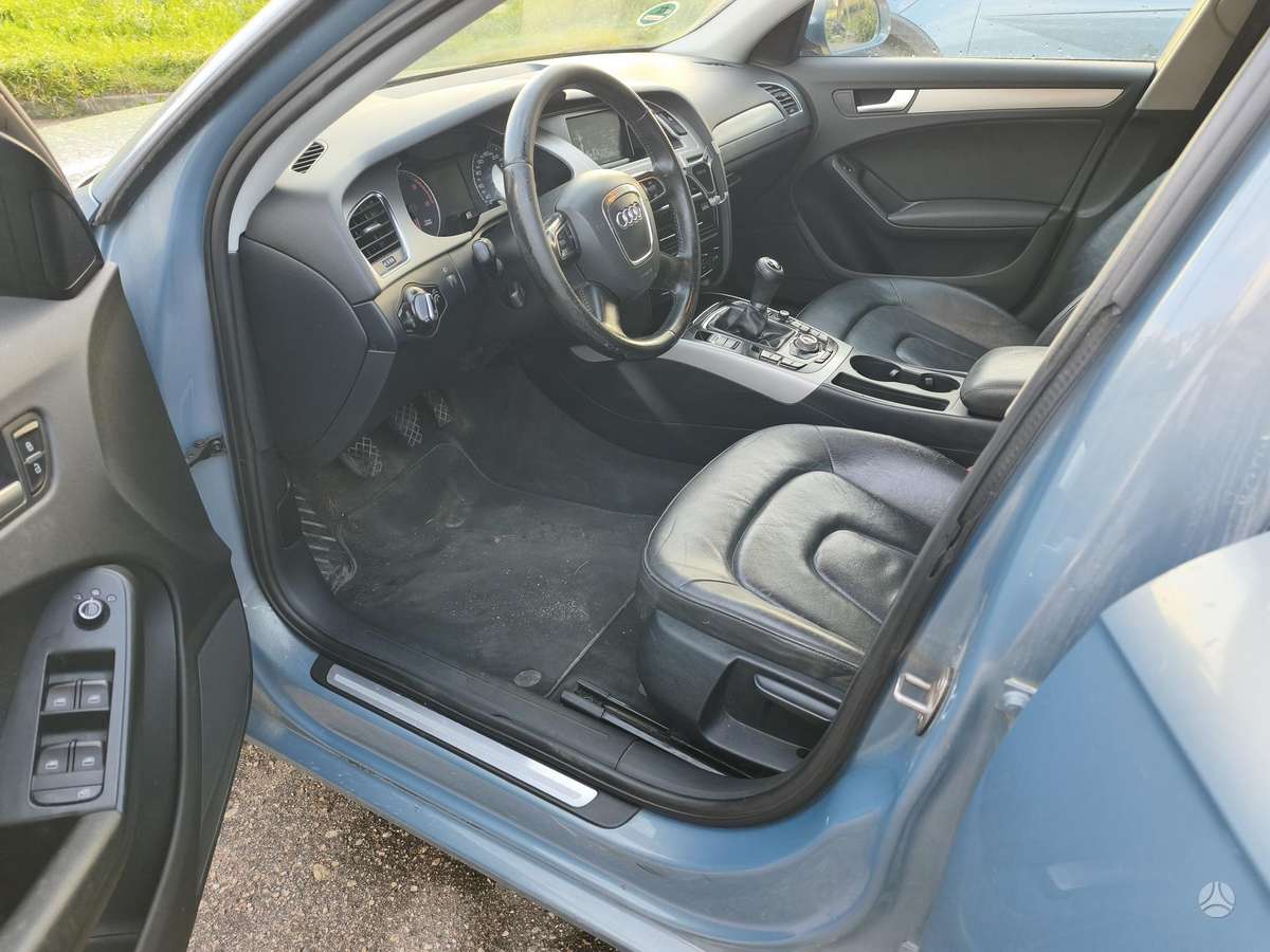 Audi A4 2011 — photo 10