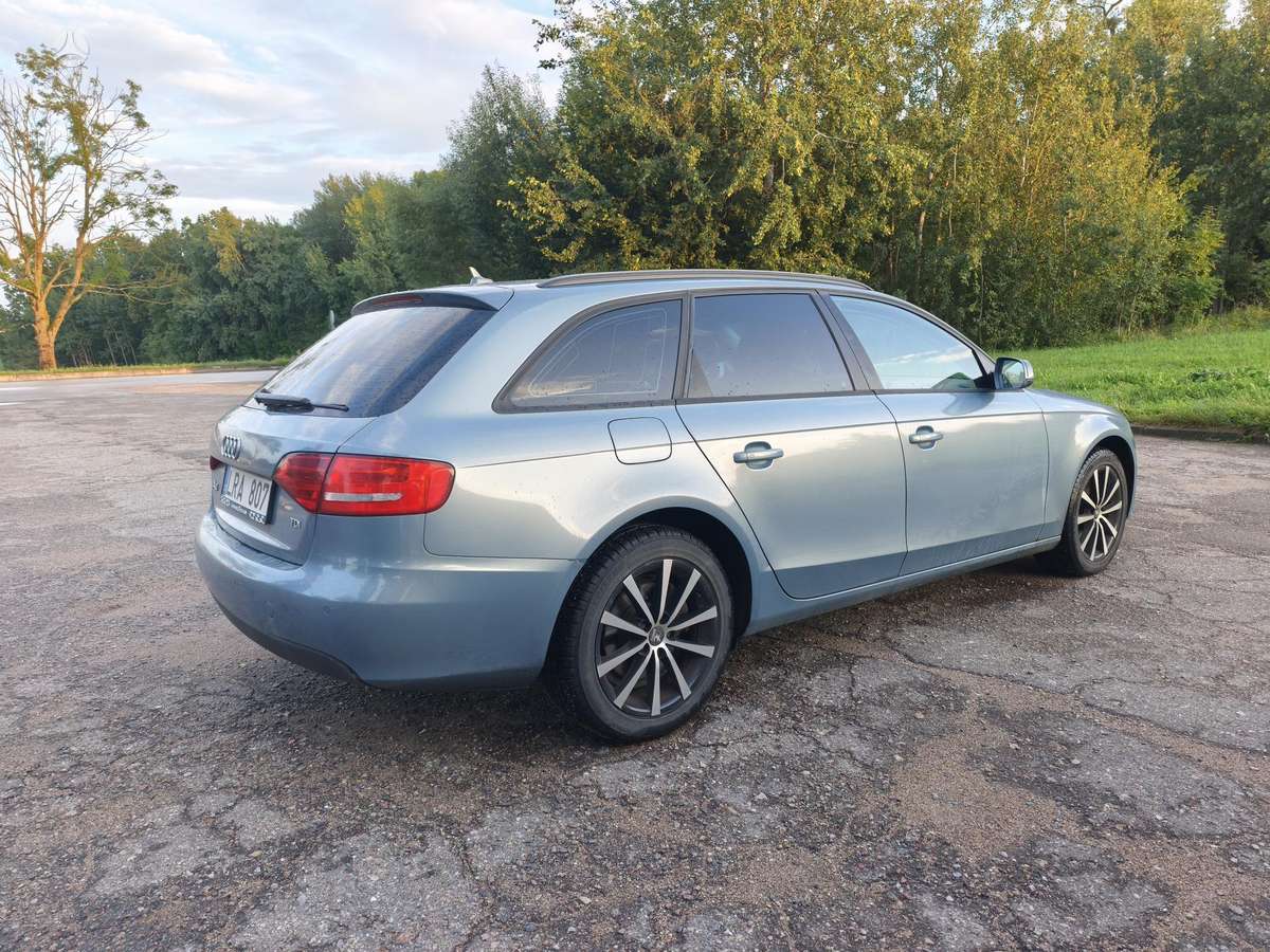 Audi A4 2011 — engine 1968 cm³, 120 HP (88kW)