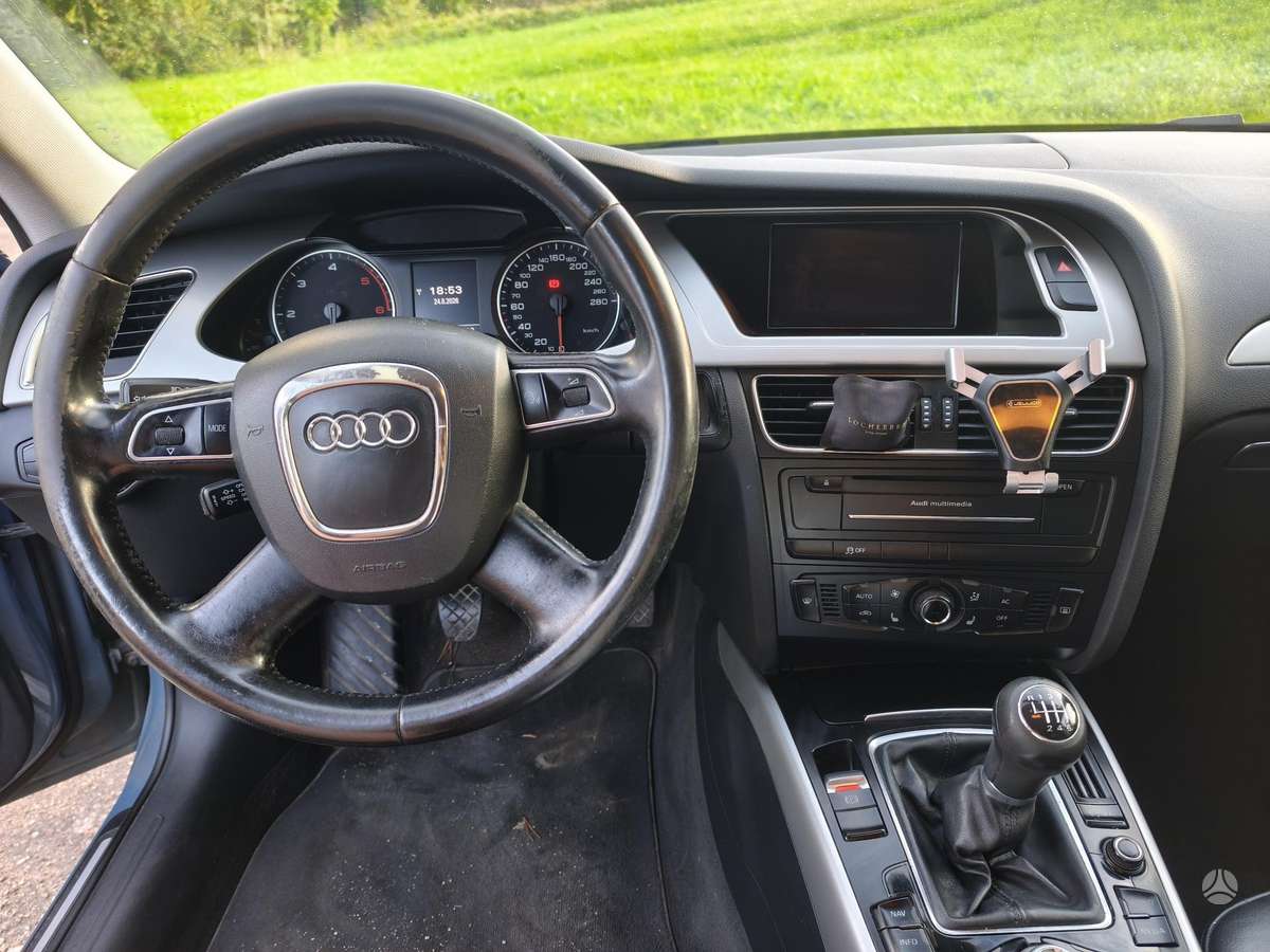 Audi A4 2011 — photo 8