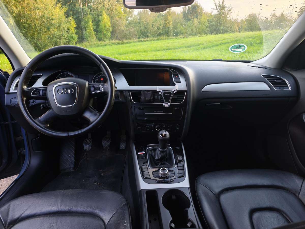 Audi A4 2011 — photo 9