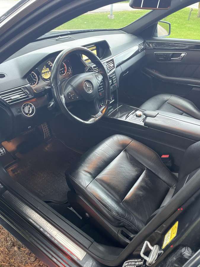 Mercedes-Benz E220 2011 — photo 10