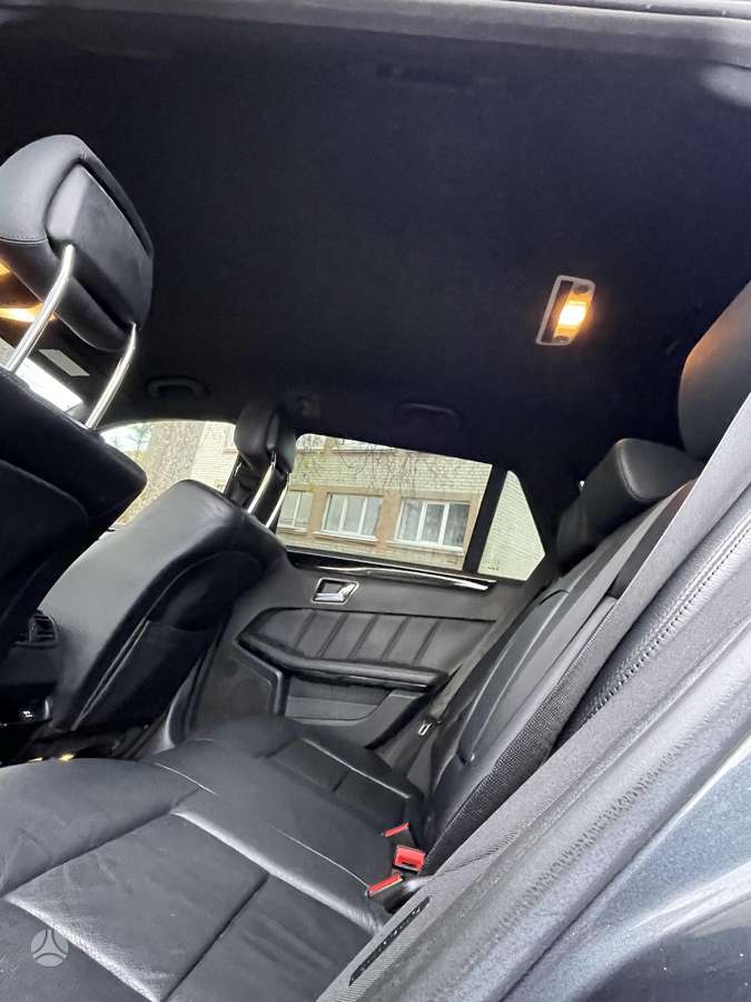 Mercedes-Benz E220 2011 — photo 13
