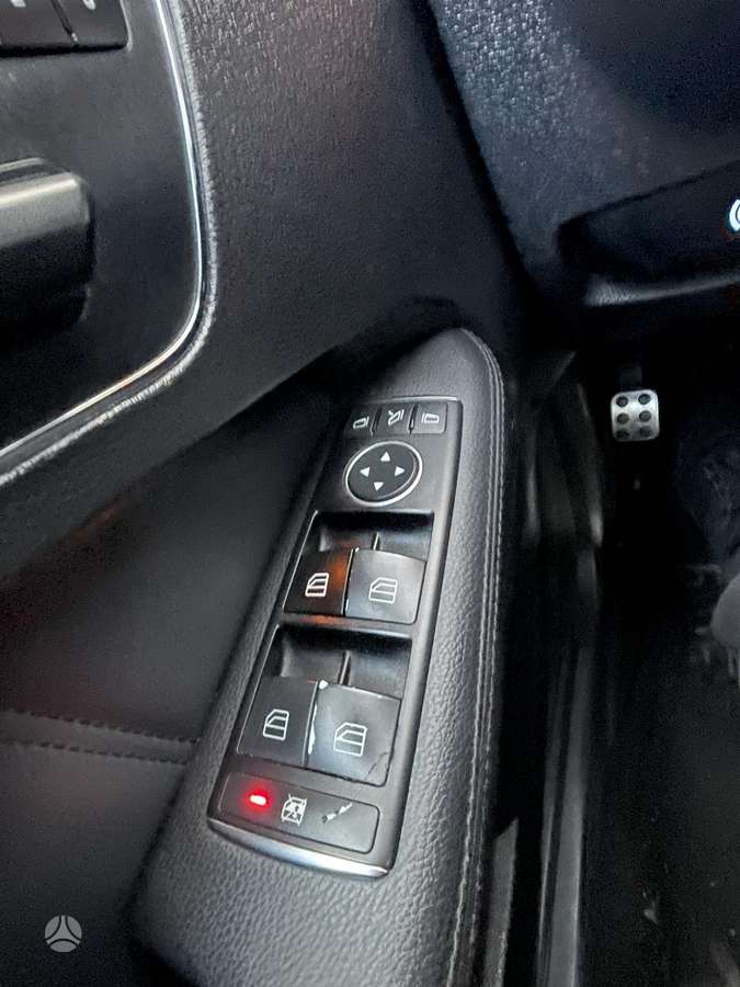 Mercedes-Benz E220 2011 — photo 16