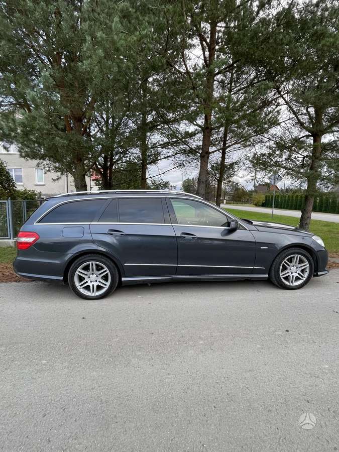 Mercedes-Benz E220 2011 — photo 5
