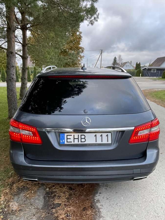 Mercedes-Benz E220 2011 — photo 7