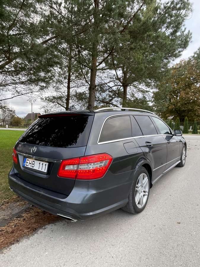 Mercedes-Benz E220 2011 — photo 8