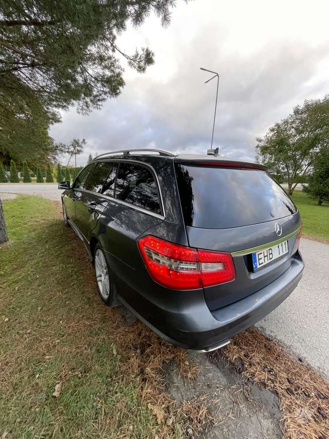 Mercedes-Benz E220 2011 — photo 9