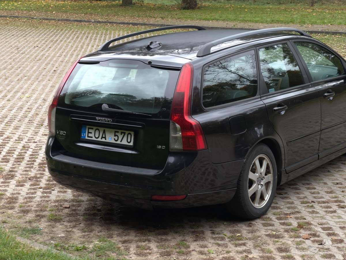 Volvo V50 2008 — салон