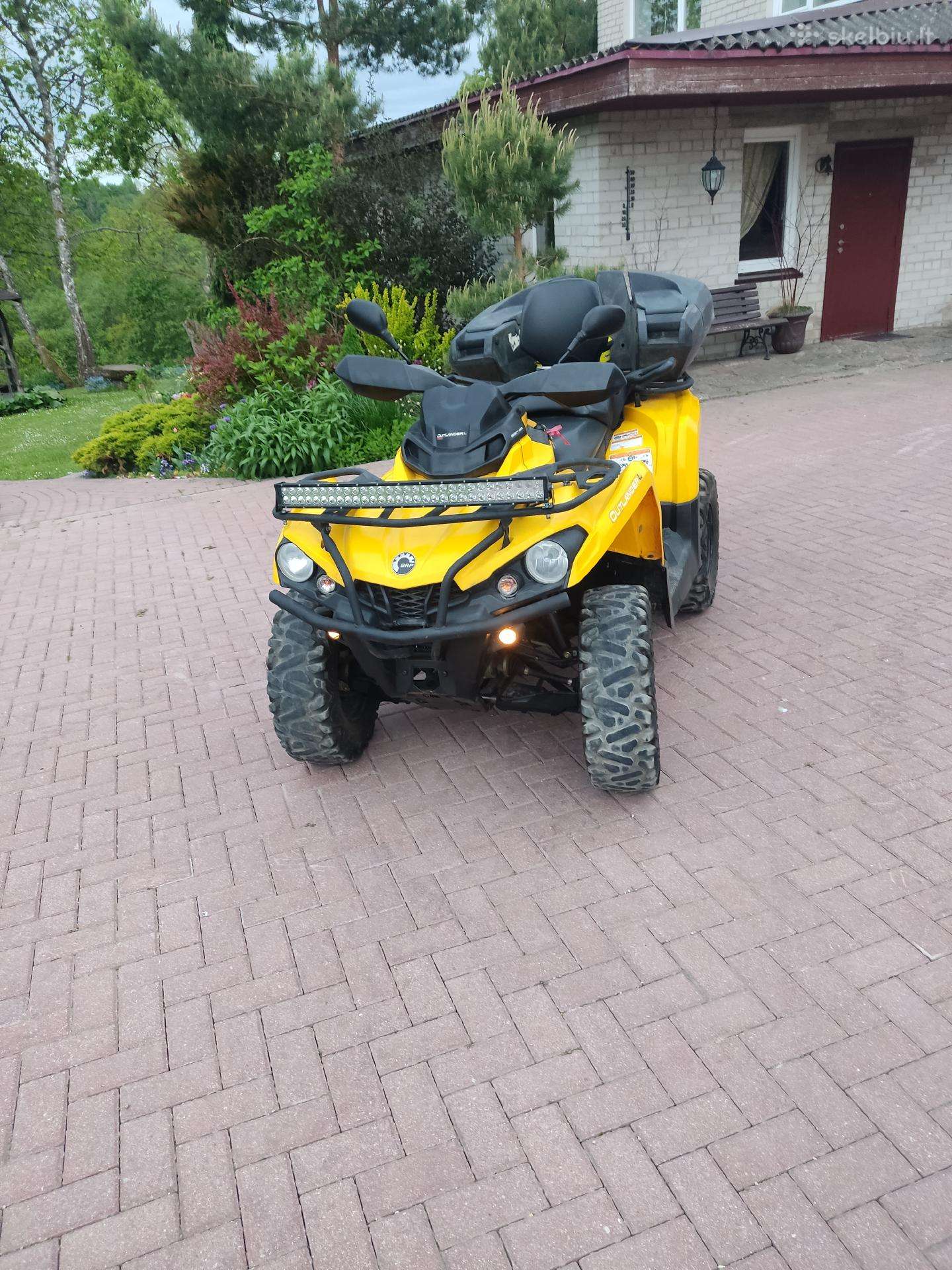 Bombardier Outlander 2015 — rear view