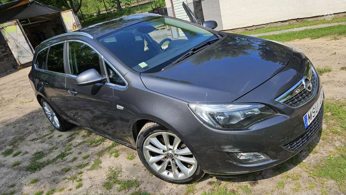 Opel Astra 2011 — фото 9
