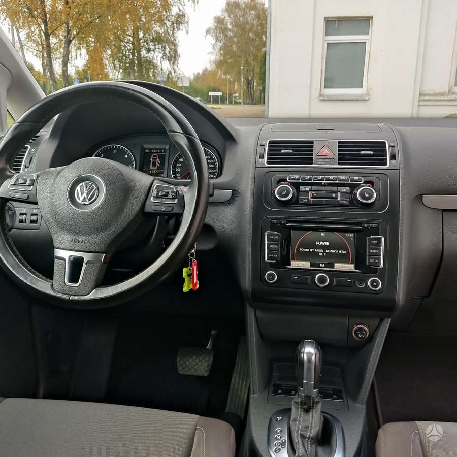 Volkswagen Touran 2012 — photo 12