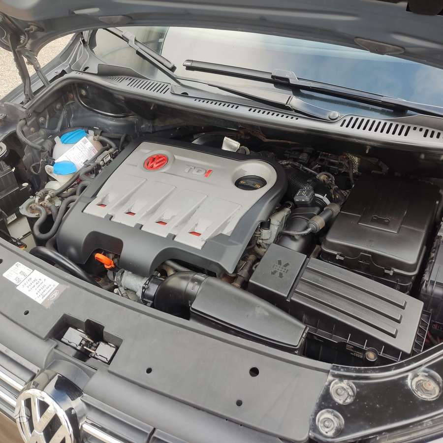 Volkswagen Touran 2012 — photo 14