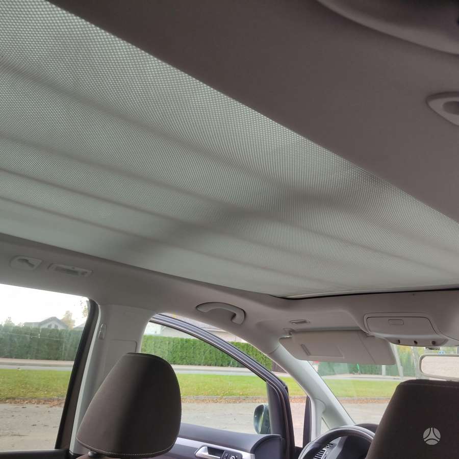 Volkswagen Touran 2012 — photo 15