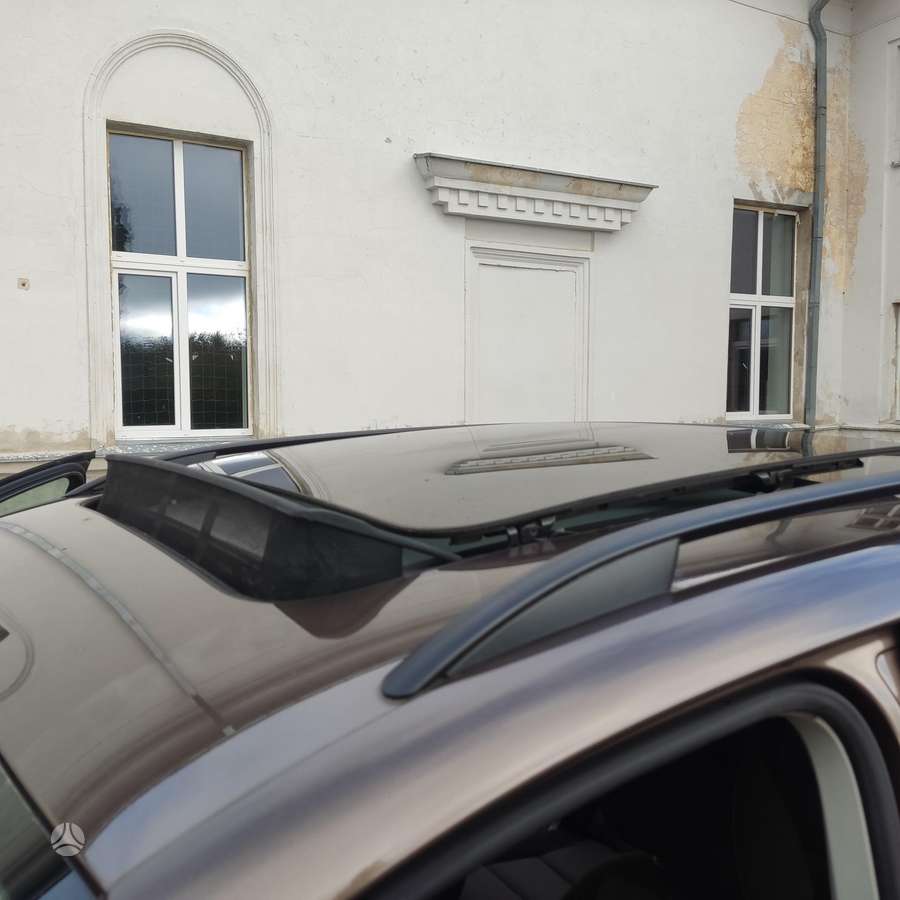 Volkswagen Touran 2012 — photo 16