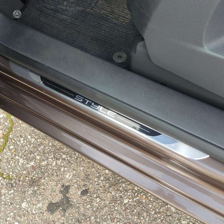 Volkswagen Touran 2012 — photo 17