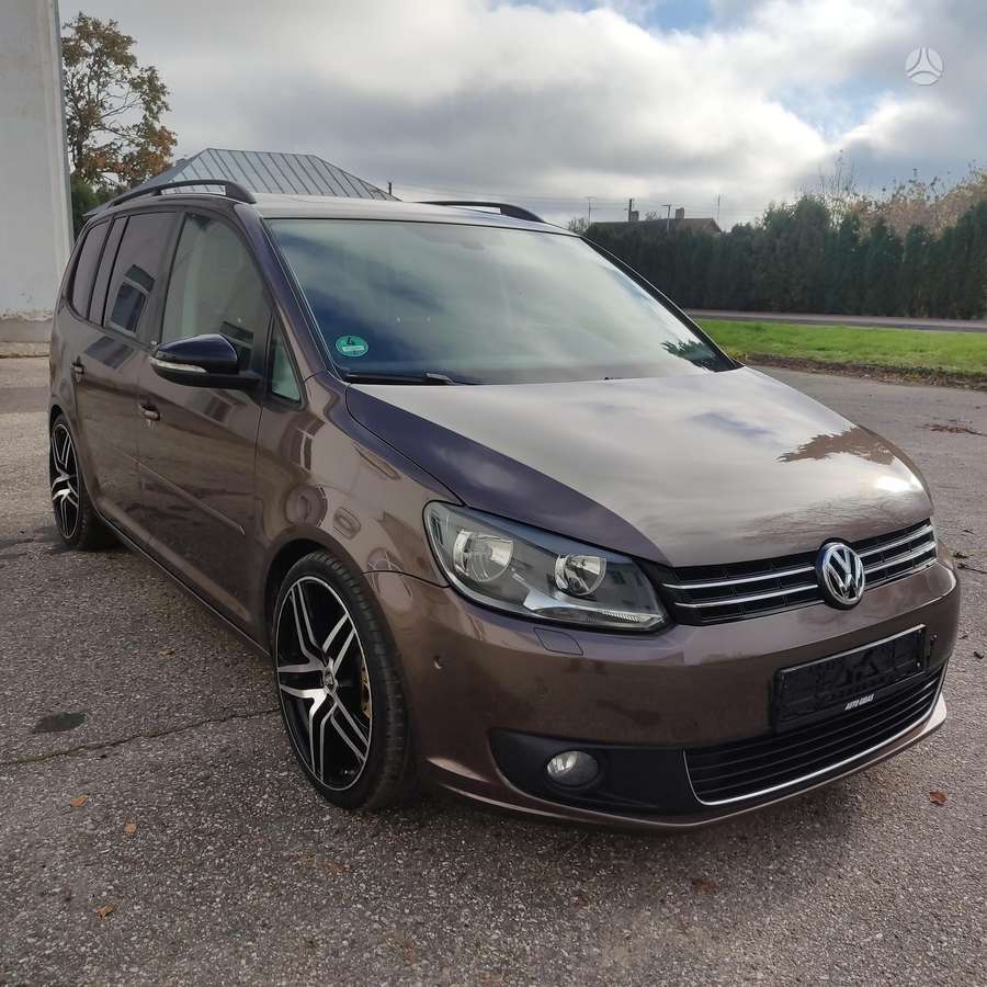 Volkswagen Touran 2012 — rear view