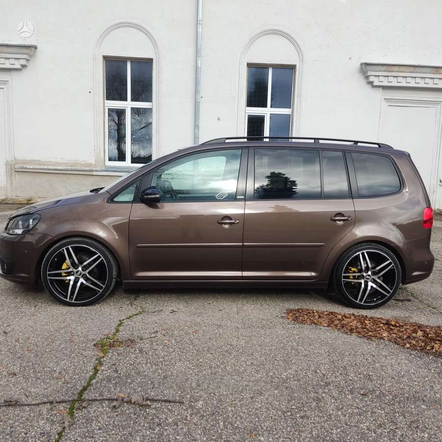 Volkswagen Touran 2012 — engine 1600 cm³, 105 HP (77kW)