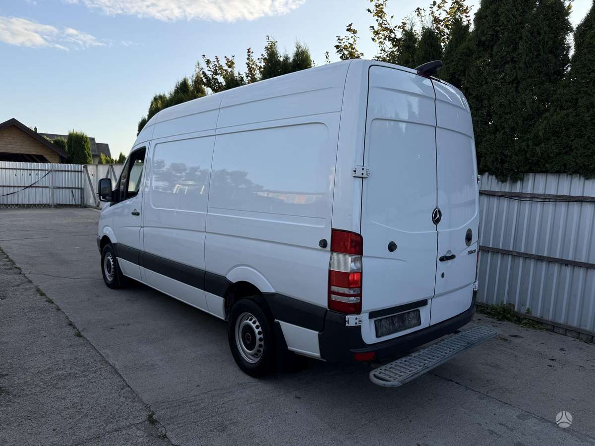 Mercedes-Benz Sprinter 2013 — двигун