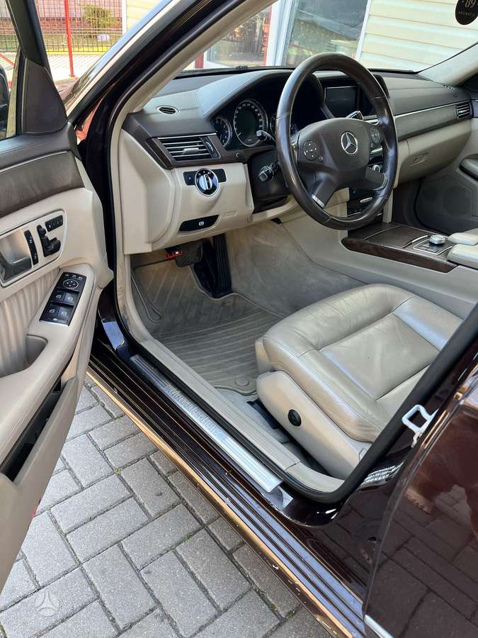Mercedes-Benz E350 2010 — engine 2987 cm³, 265 HP (195kW)
