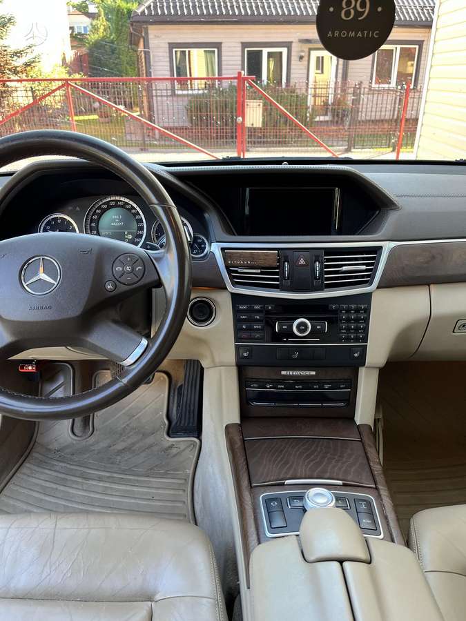 Mercedes-Benz E350 2010 — photo 5