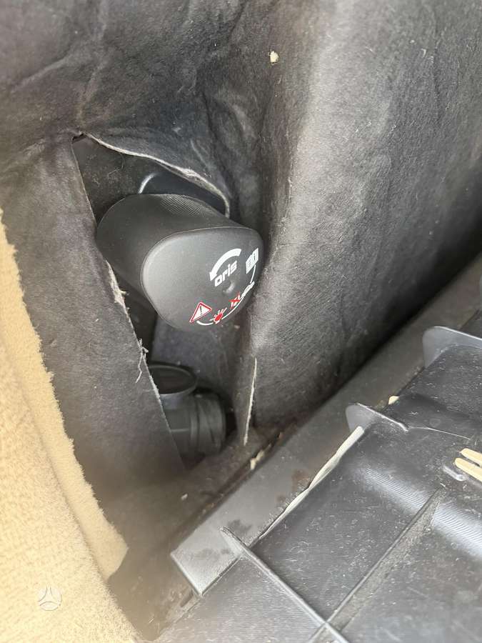 Mercedes-Benz E350 2010 — photo 9