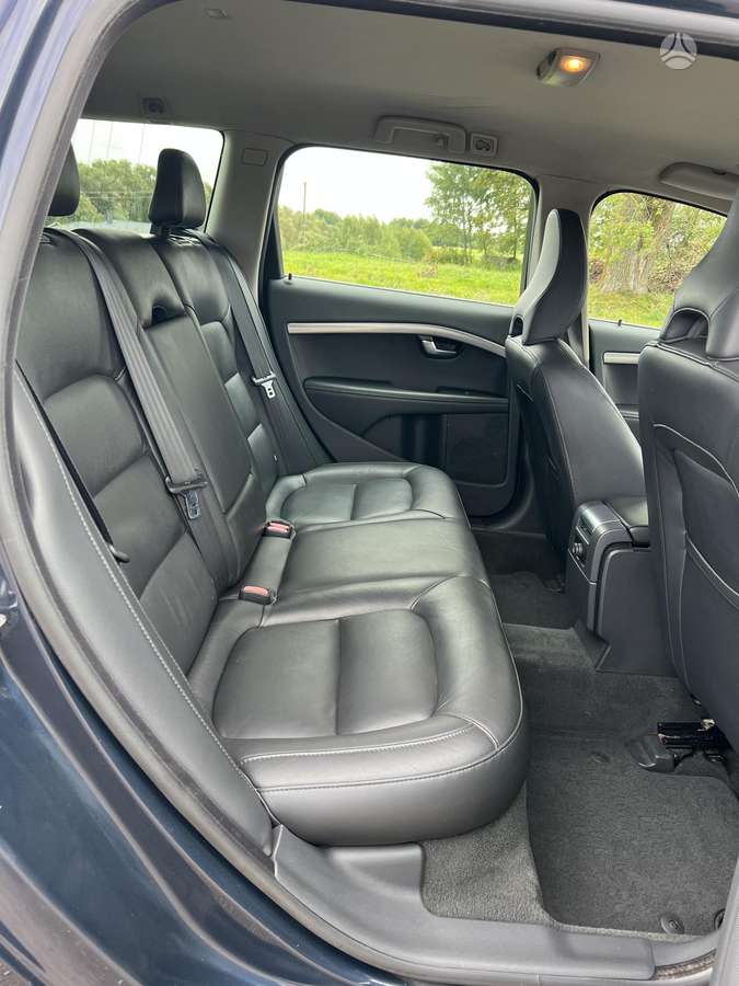 Volvo V70 2013 — photo 16