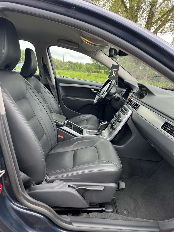 Volvo V70 2013 — photo 18