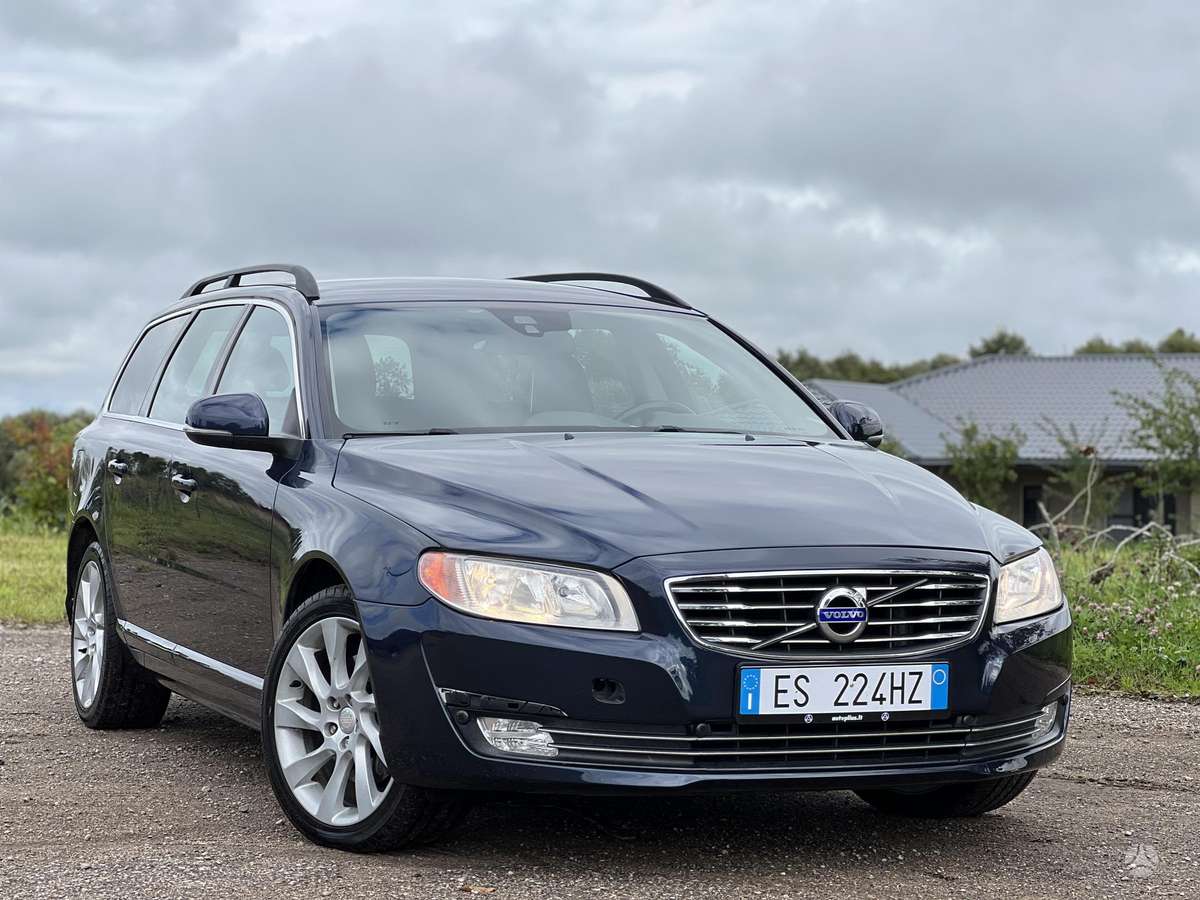 Volvo V70 2013 — rear view