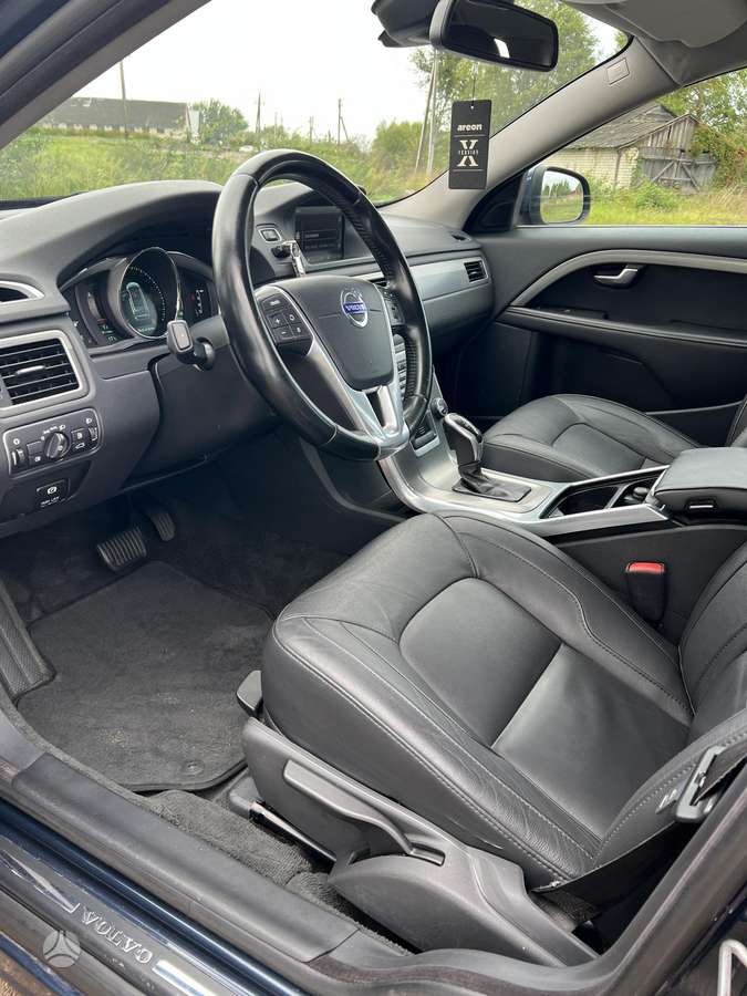 Volvo V70 2013 — photo 22