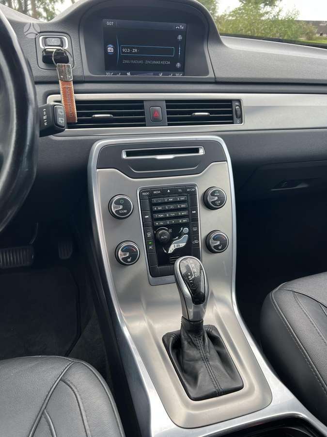 Volvo V70 2013 — photo 26