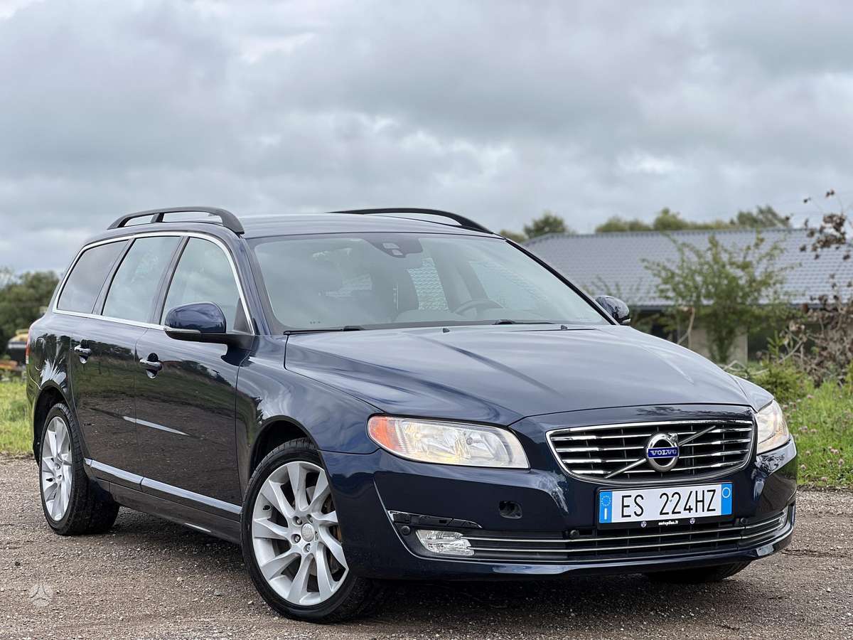 Volvo V70 2013 — interior
