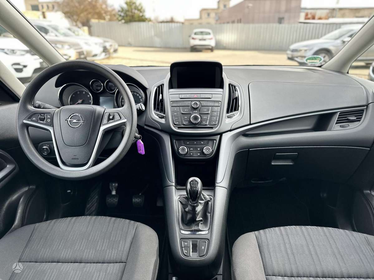 Opel Zafira 2015 — photo 11
