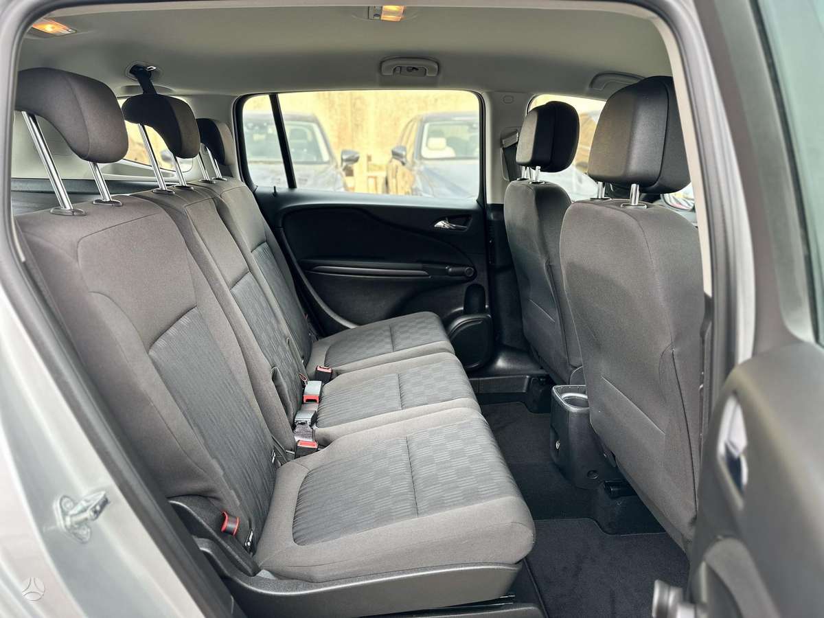 Opel Zafira 2015 — photo 14