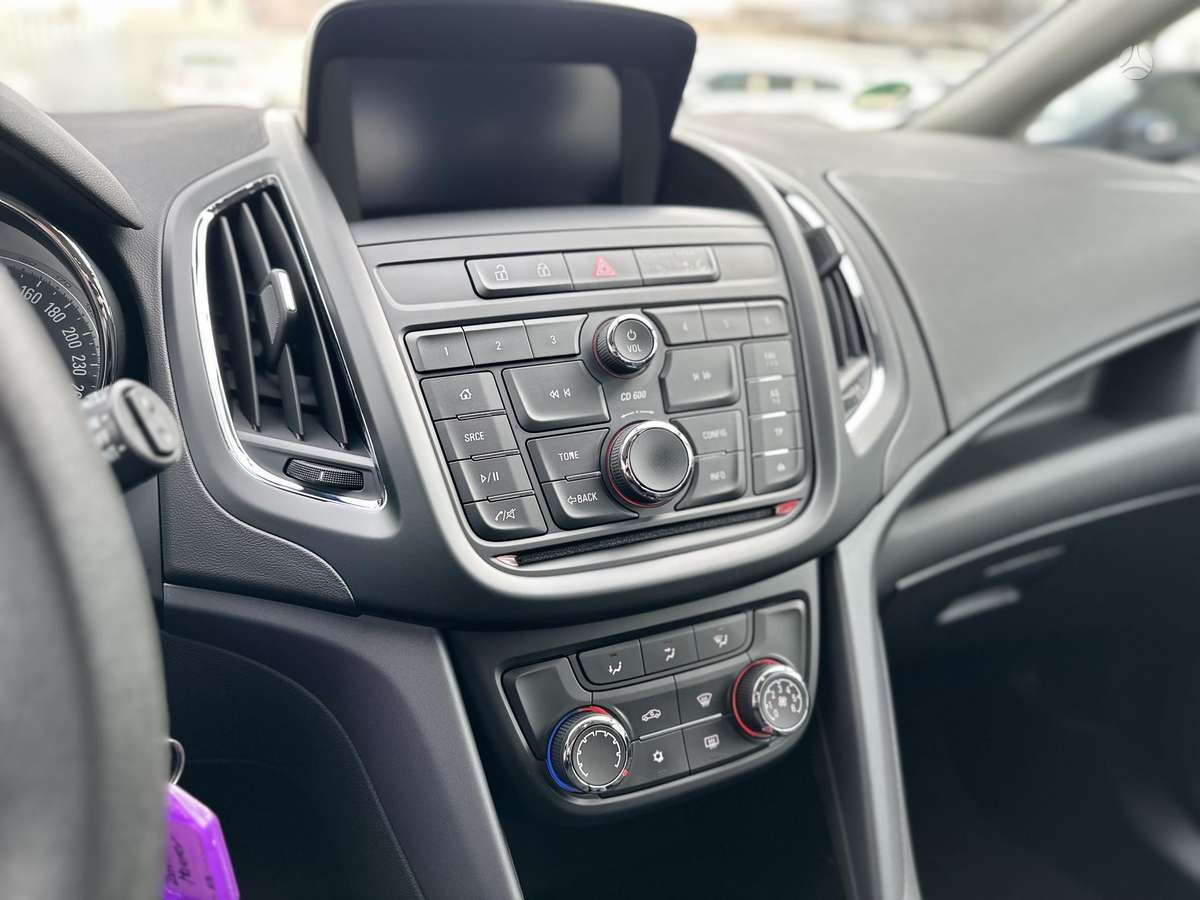 Opel Zafira 2015 — photo 18