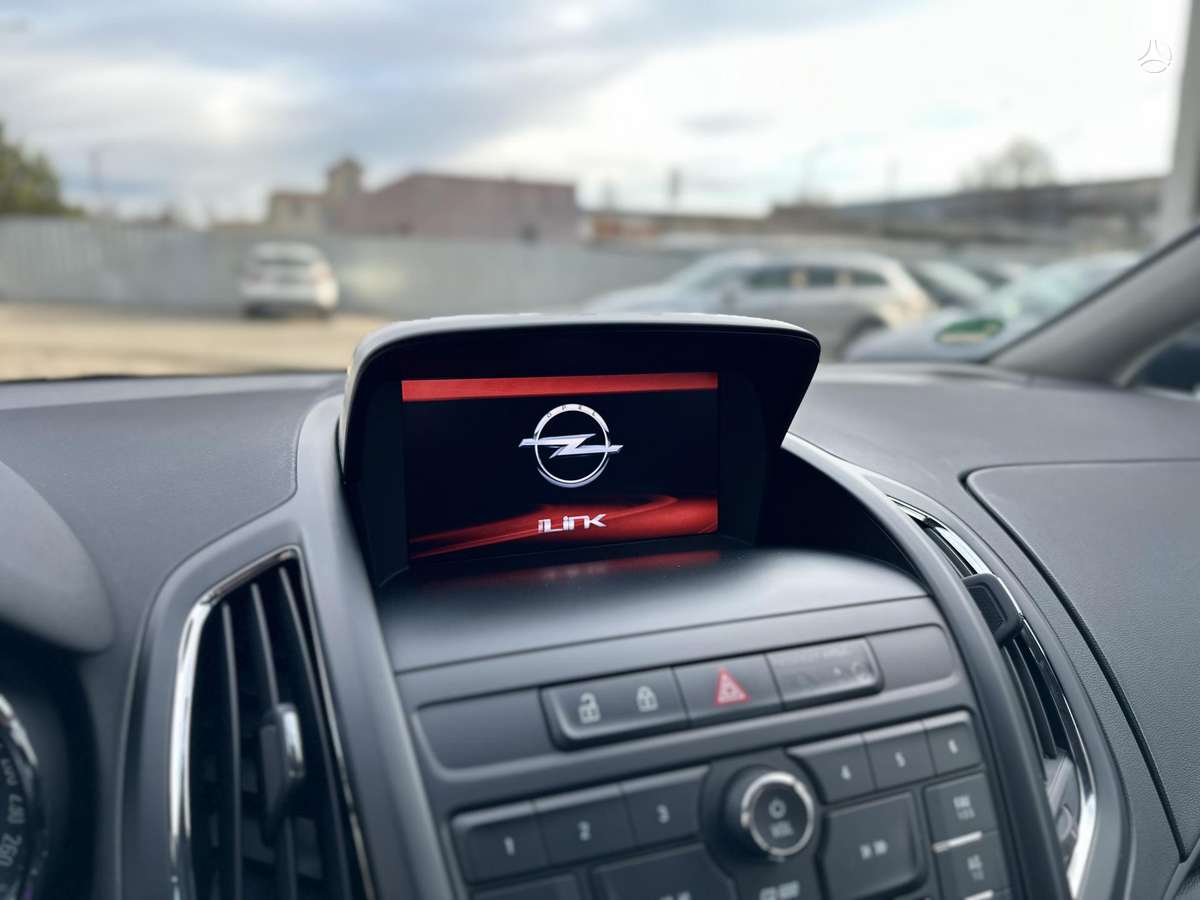 Opel Zafira 2015 — photo 20