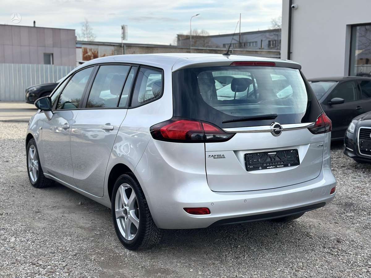 Opel Zafira 2015 — photo 7