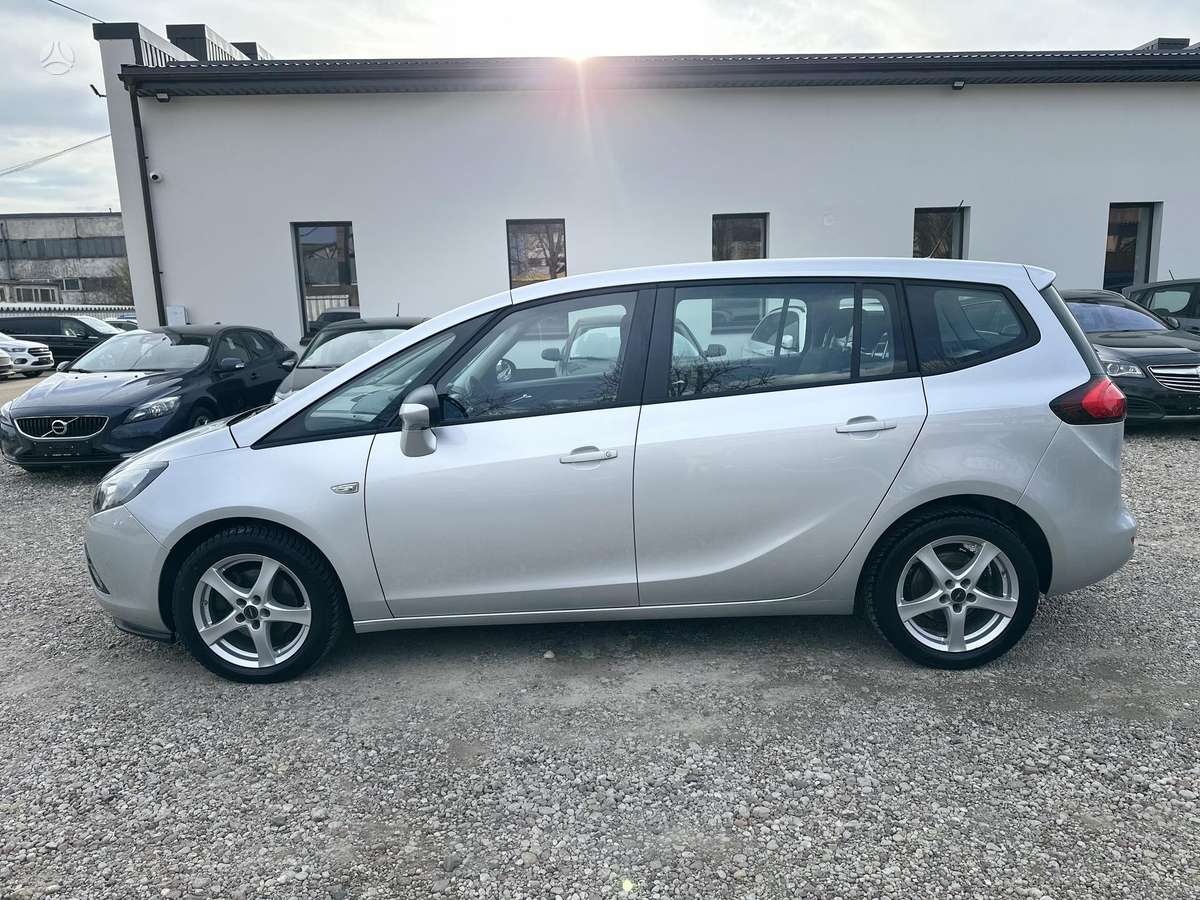 Opel Zafira 2015 — photo 8