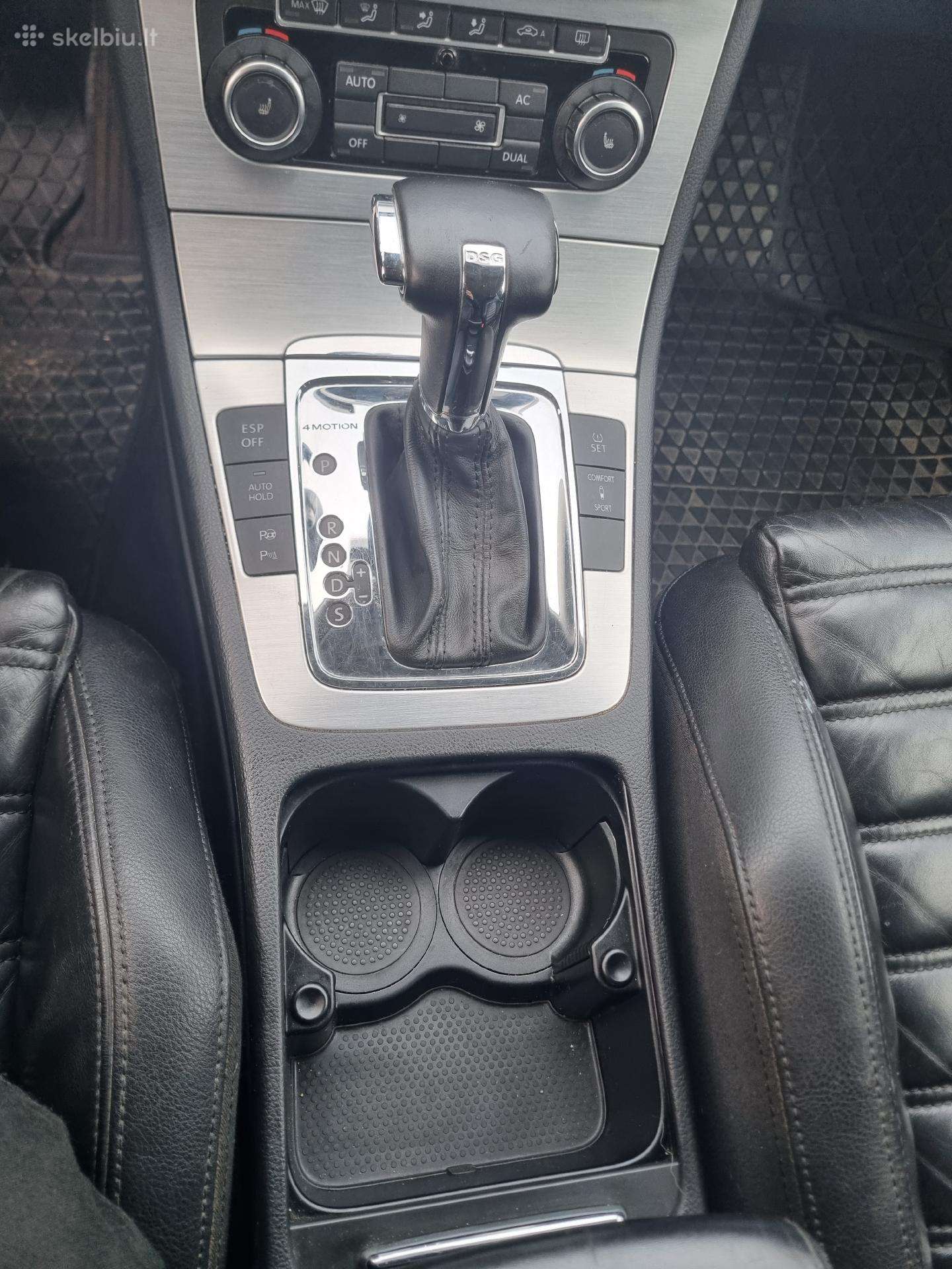 Volkswagen Passat 2010 — interior