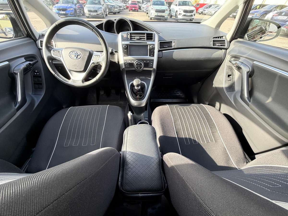 Toyota Verso 2015 — фото 13