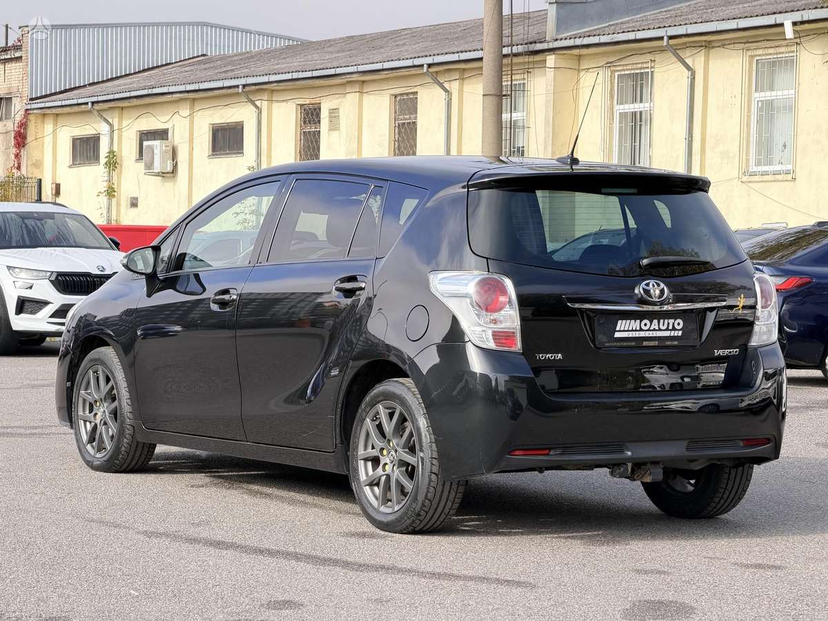 Toyota Verso 2015 — салон