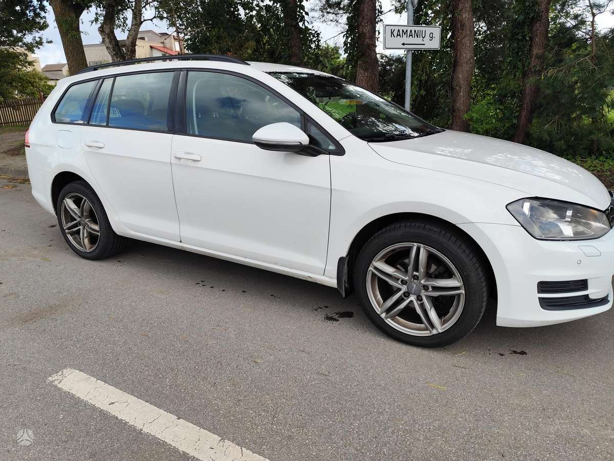 Volkswagen Golf 2015 — rear view