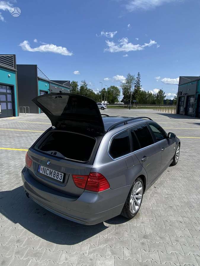 BMW 320 2009 — photo 10