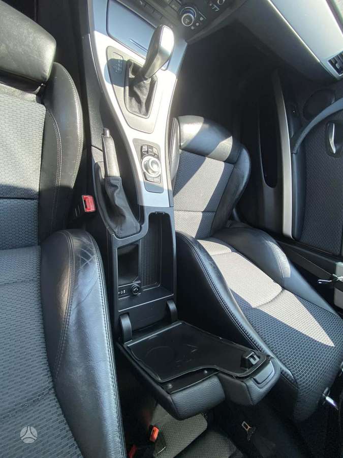 BMW 320 2009 — photo 11