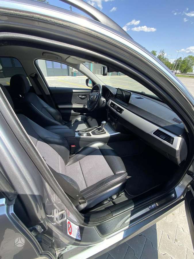 BMW 320 2009 — photo 12