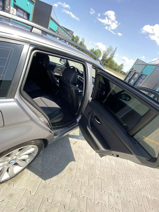 BMW 320 2009 — photo 14